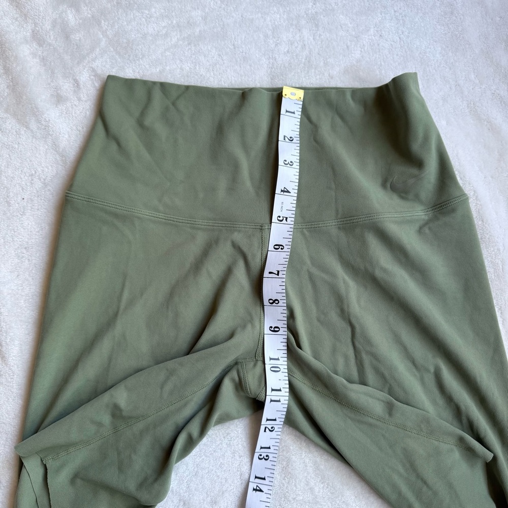 NIKE Zenvy Women's Gentle-Support High-Waisted 8" Biker Shorts - Picture 11 of 12